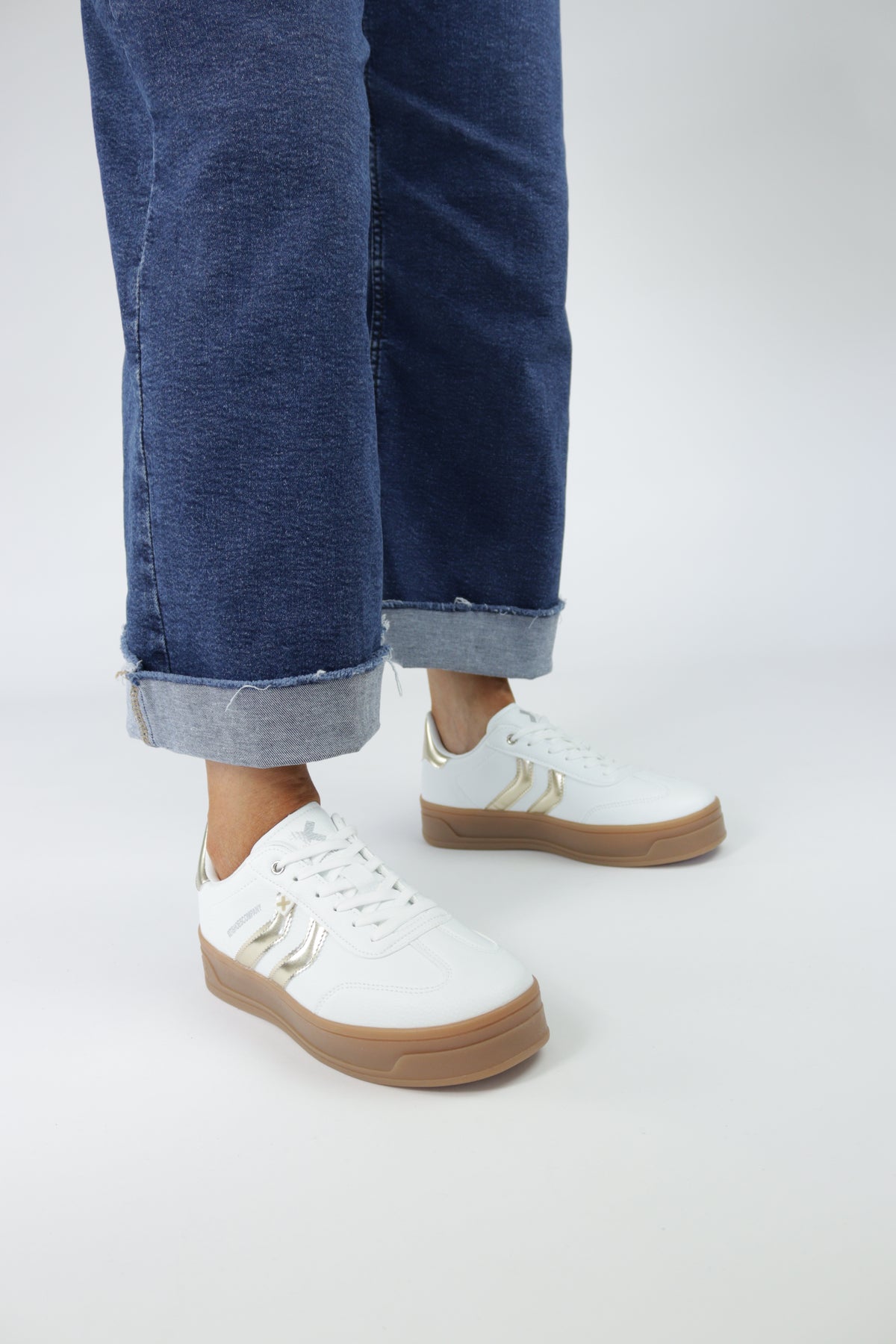 Xti - 144585 White and Gold Platform Trainer