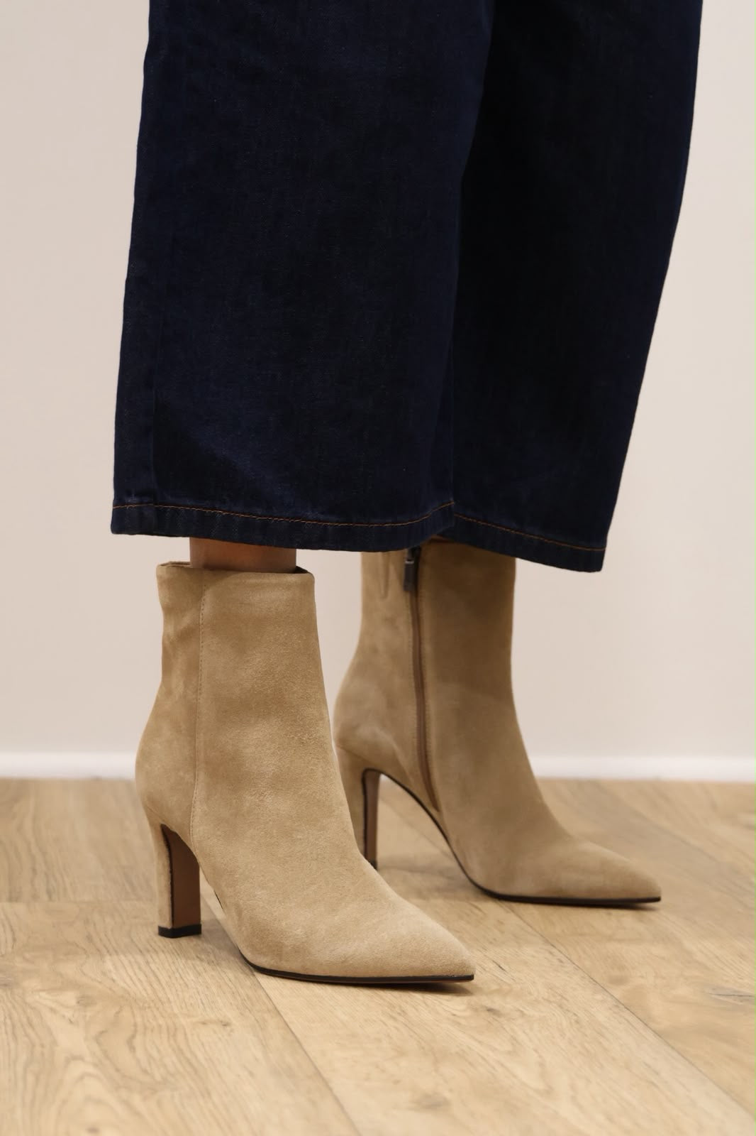 Regarde Le Ciel - Faby Beige Suede Ankle Boot