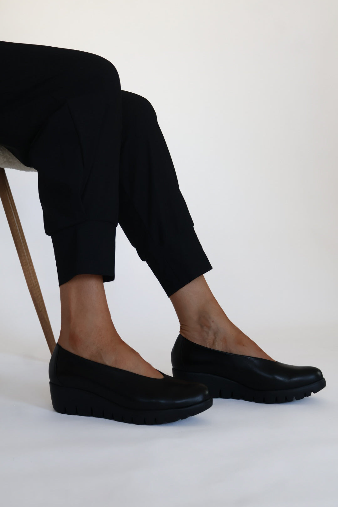 Wonders - C-33100 Black Wedge Pump