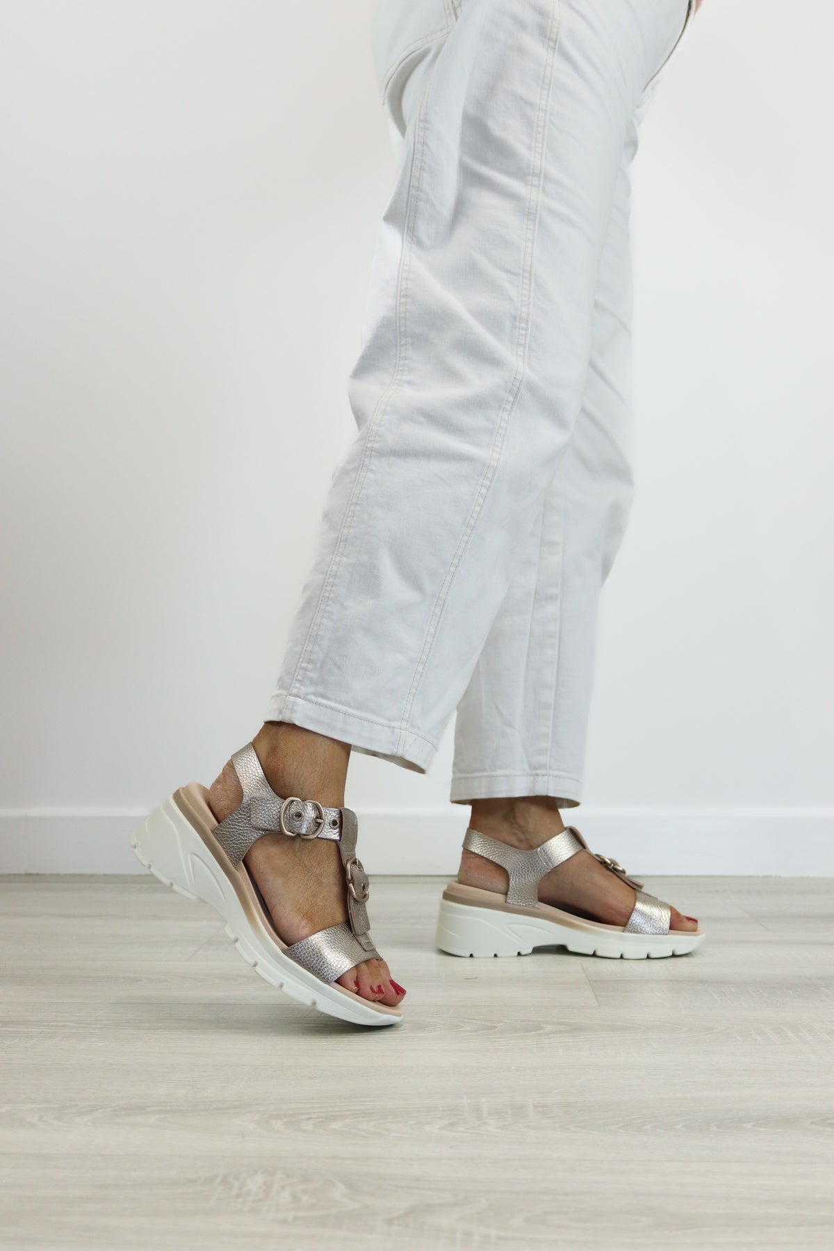 Hispanitas - HV264799 Metallic Wedge Sandal