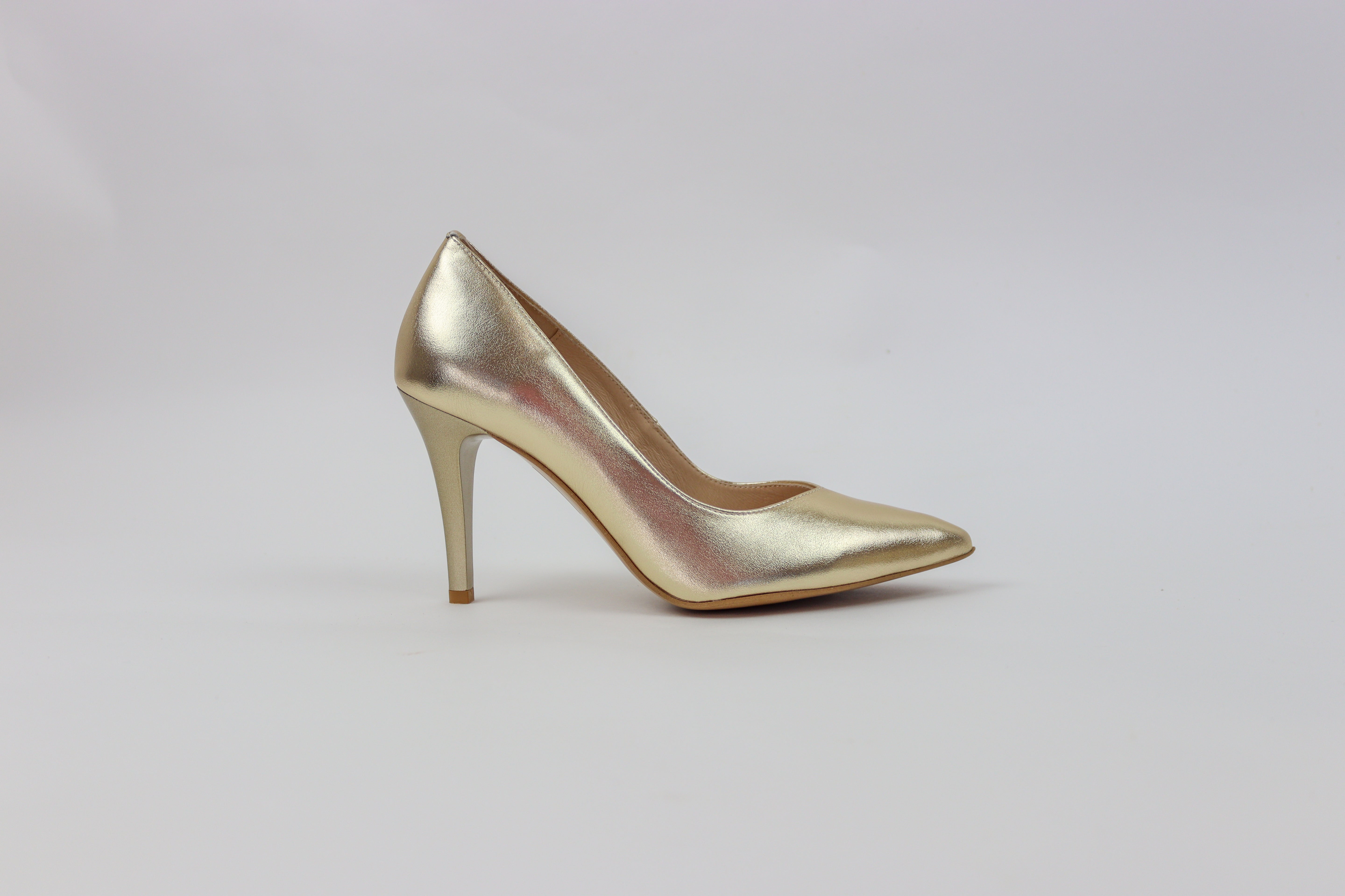 Rachels - S6046/154 Gold V Court Shoe
