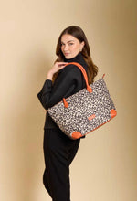 Alice Wheeler - Leopard/Black Shoreditch Travel Bag