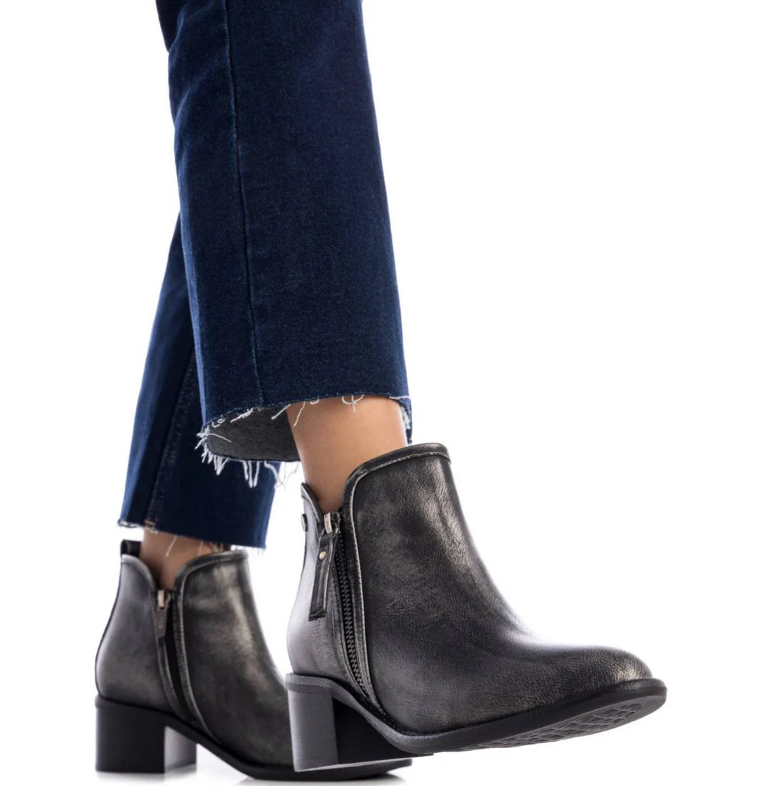 XTI - 143478 Gunmetal Ankle Boot with side zip