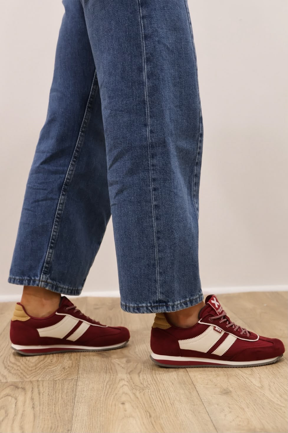 Xti - 146118 Burgundy/Cream Trainer