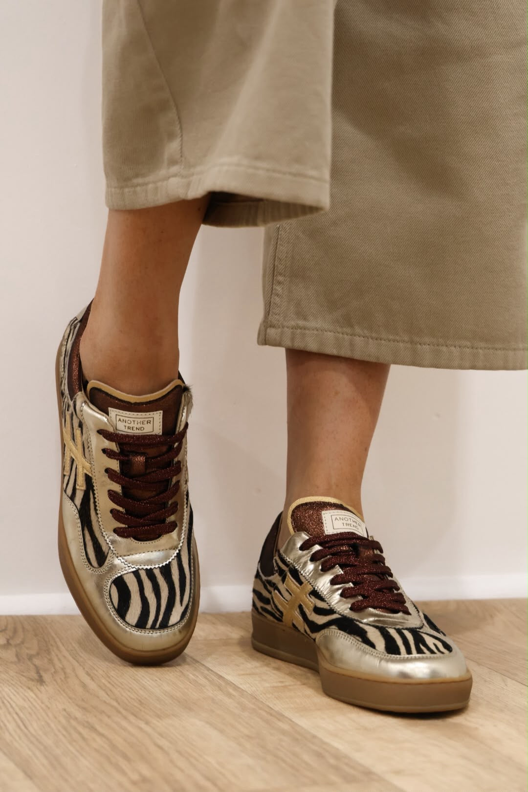 Another Trend - A03490 [Platino] Gold & Zebra Trainer