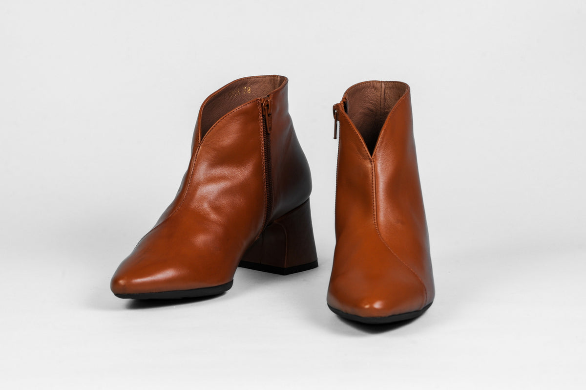 Wonders - I-9013 Tan Leather V Ankle Boot