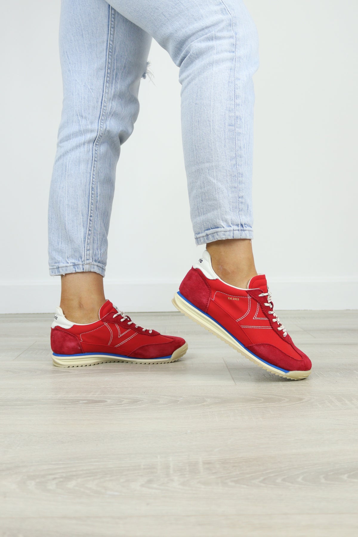 Victoria - 158108 Red Retro Trainer