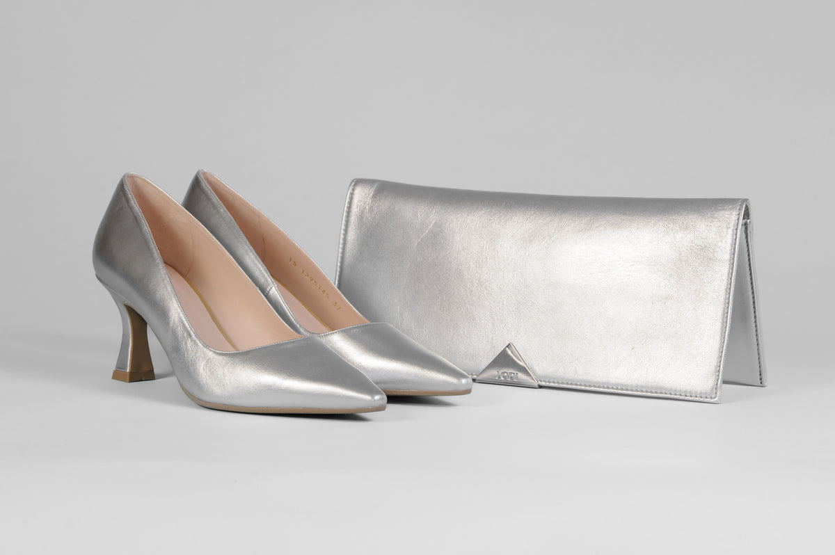 Lodi - Jona Silver Leather Court with a Kitten heel*