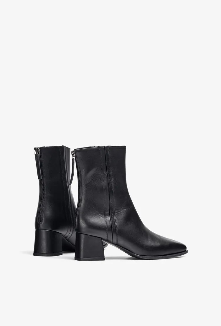 Unisa - Lucas Black Leather Ankle Boot