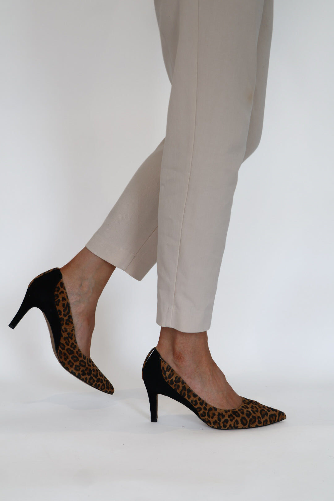 Rachels - Z8473 Black / Leopard Suede Court Shoe