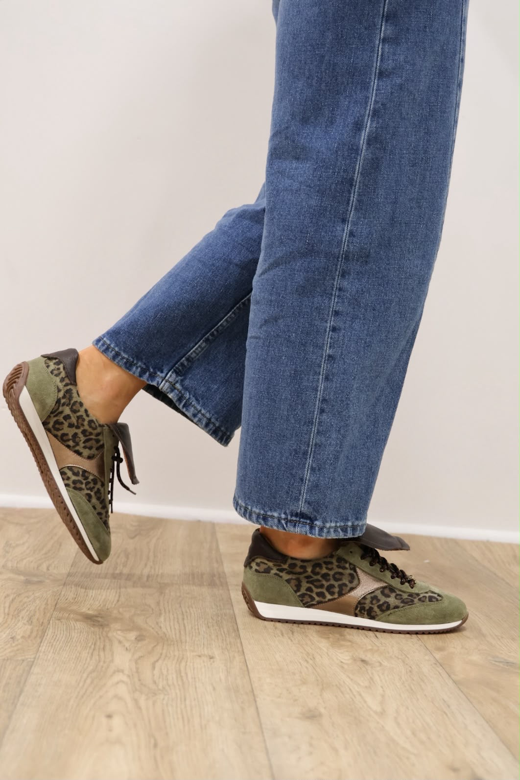 Meline - Green Leopard Trainer