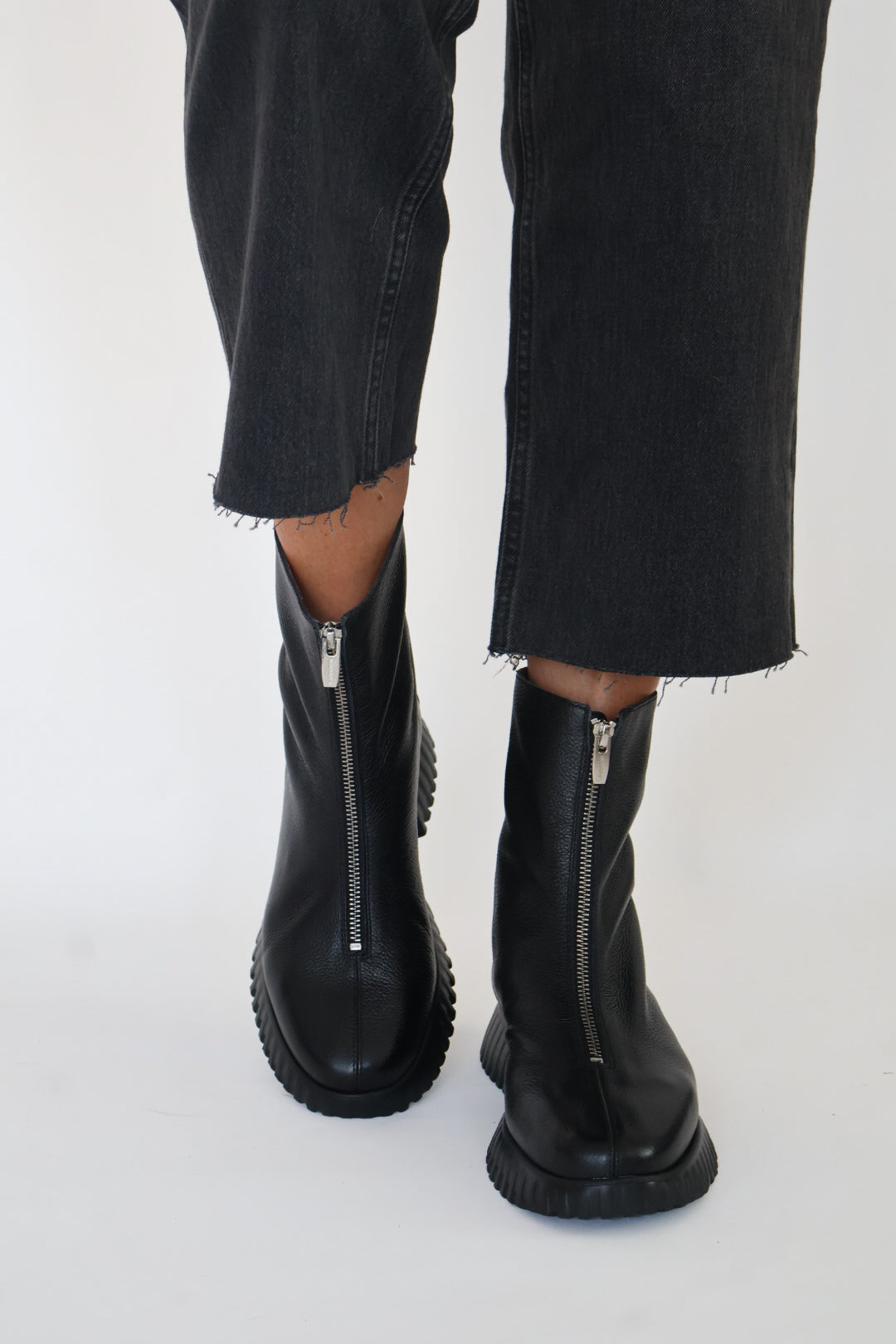 Wonders - A-4403 Black Zip Ankle Boot