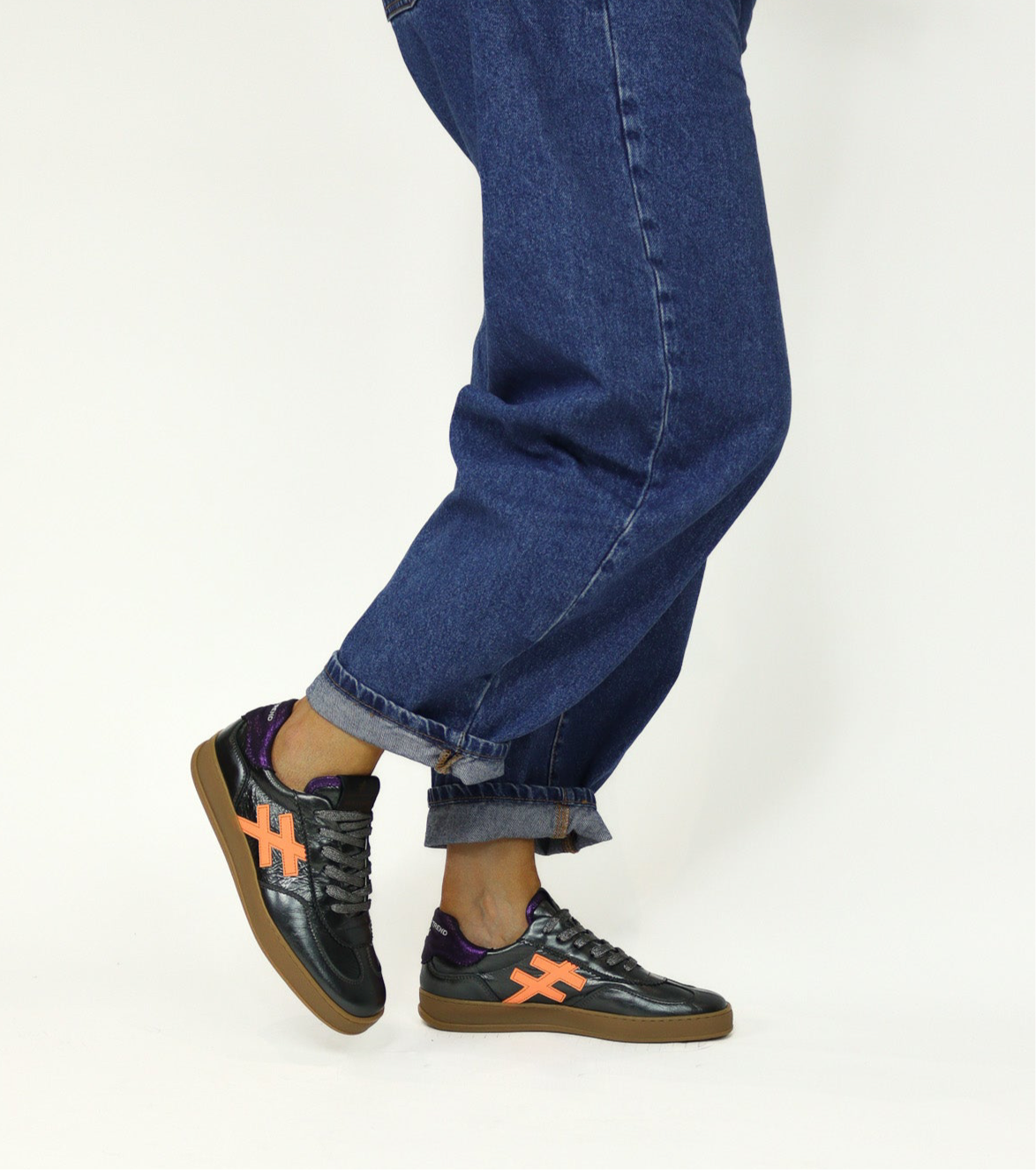Another Trend - [A032 PLOMO] Pewter & Orange Trainer