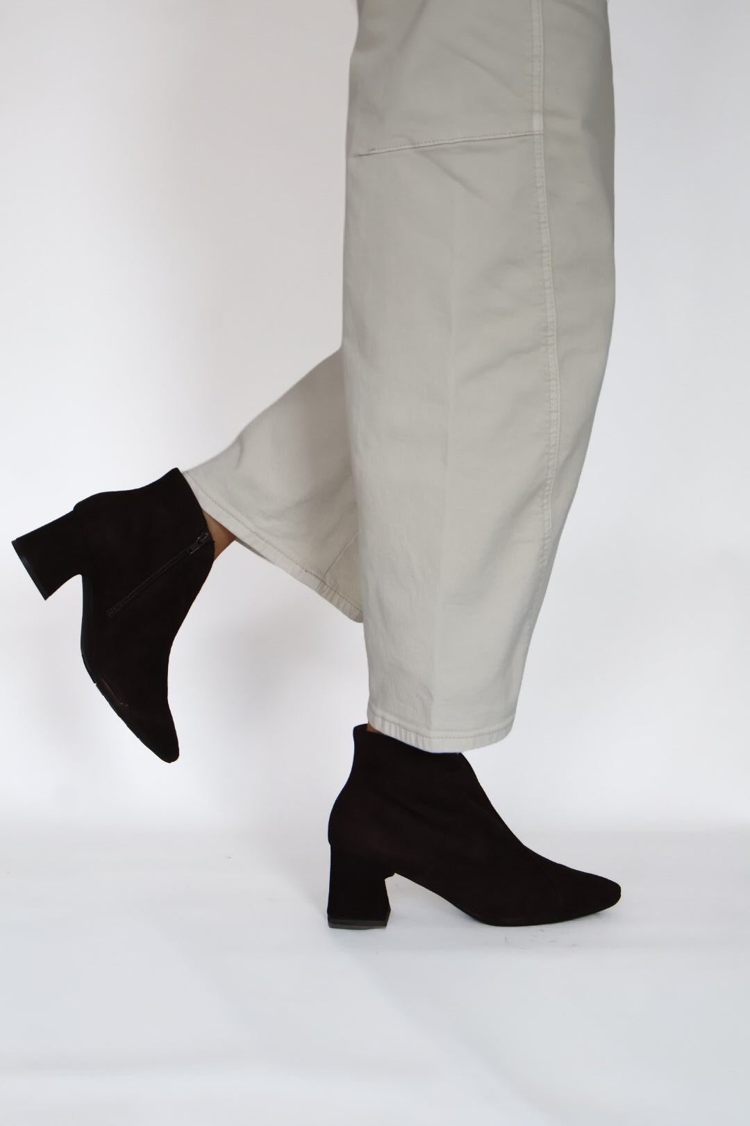 Wonders - I-9013 Brown Suede V Ankle Boot