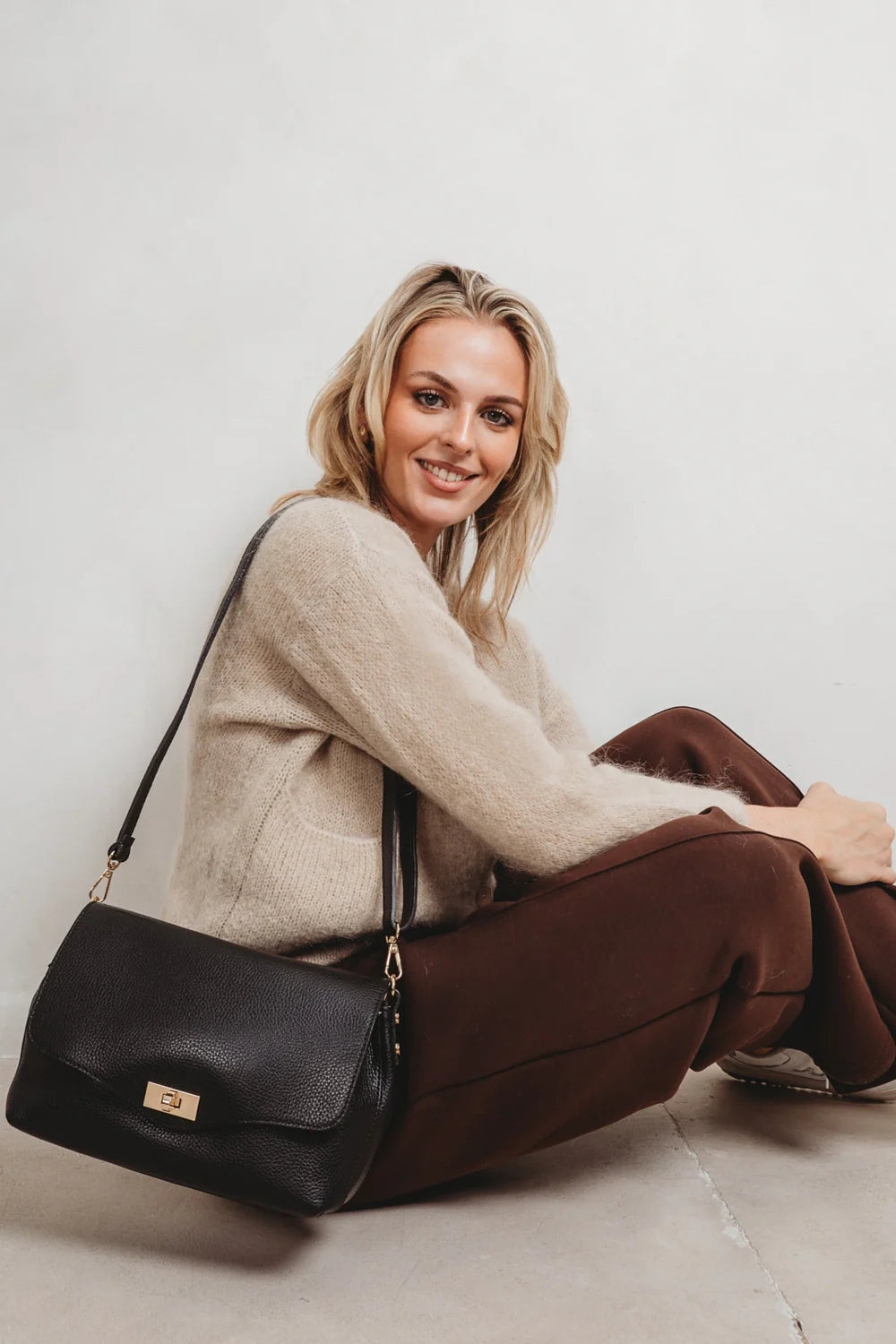 Elie Beaumont - Twist Clasp Black Bag