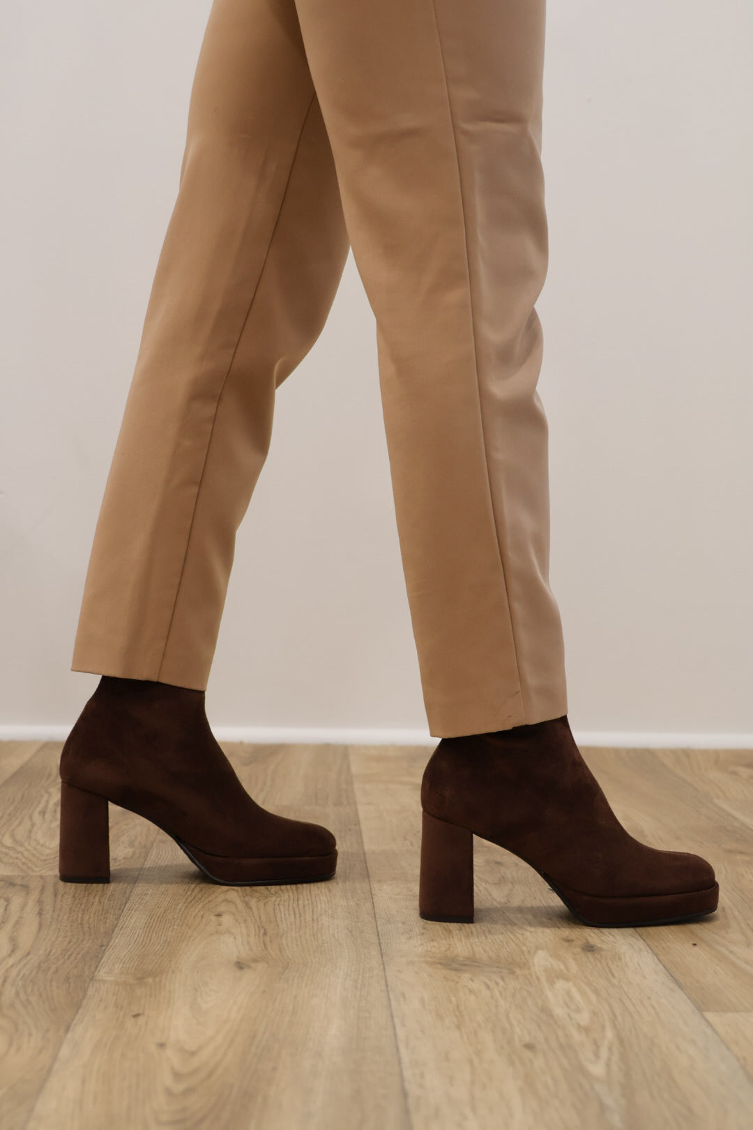 Miss Elastic - 77031 Brown Suede Platform Ankle Boot