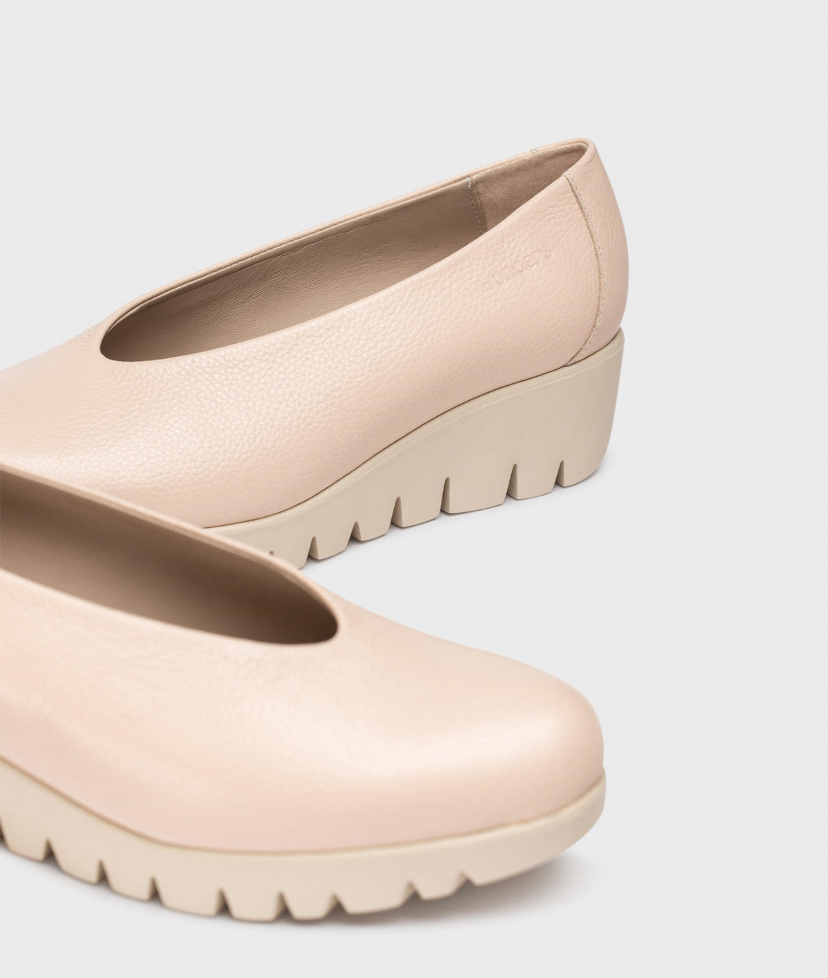 Wonders - C-33100 Nude Wedge “Fly” Shoe