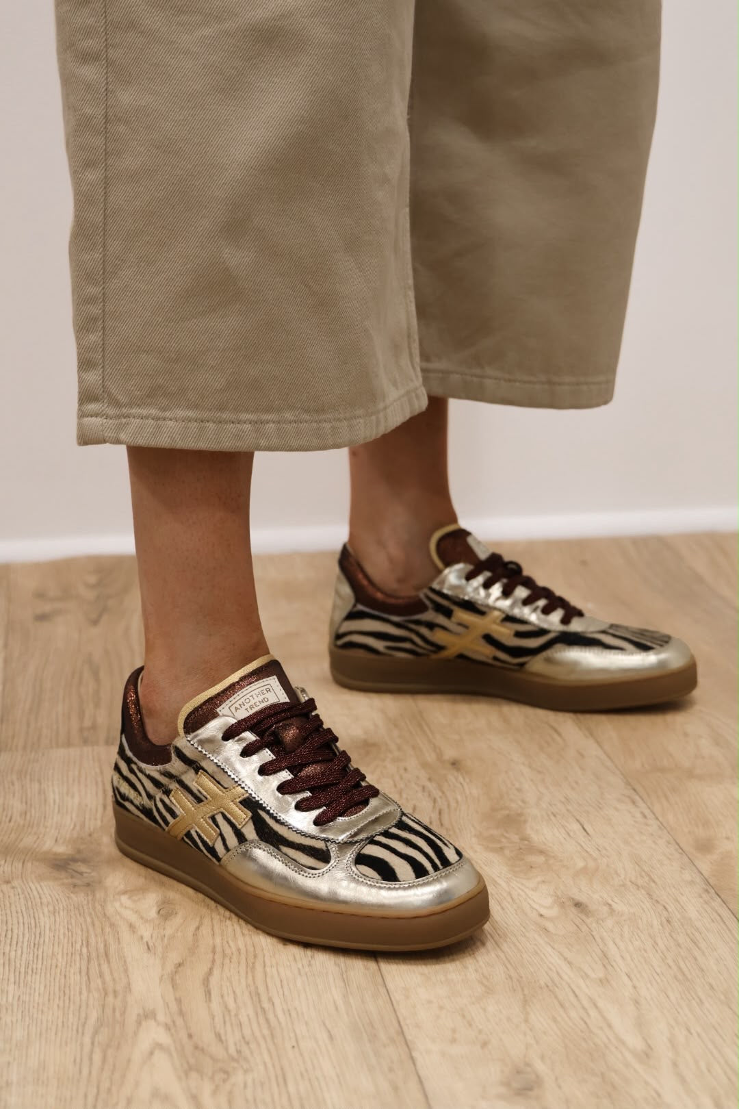 Another Trend - A03490 [Platino] Gold & Zebra Trainer