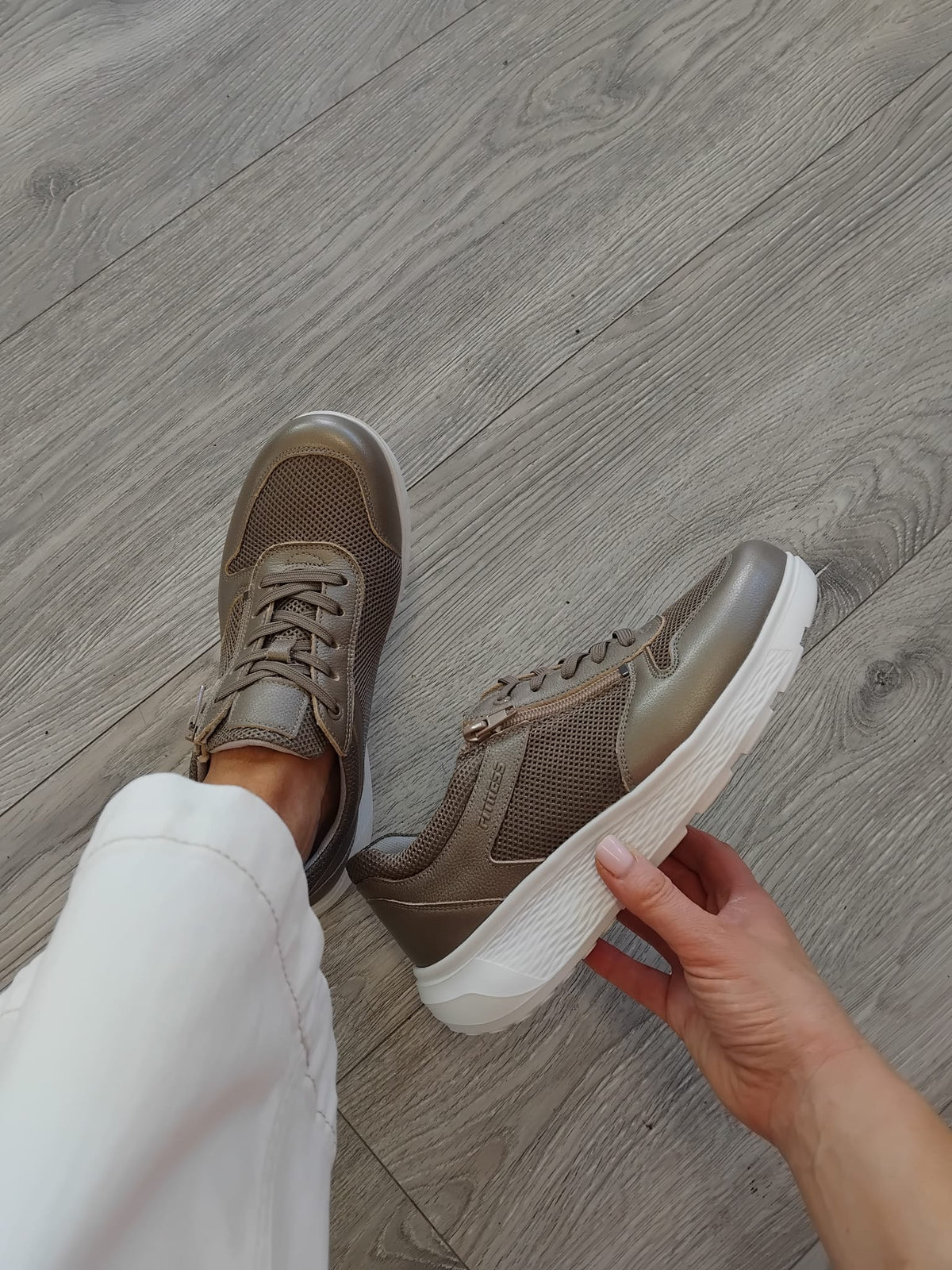 G Comfort - S-2730T Bronze Zip Trainer