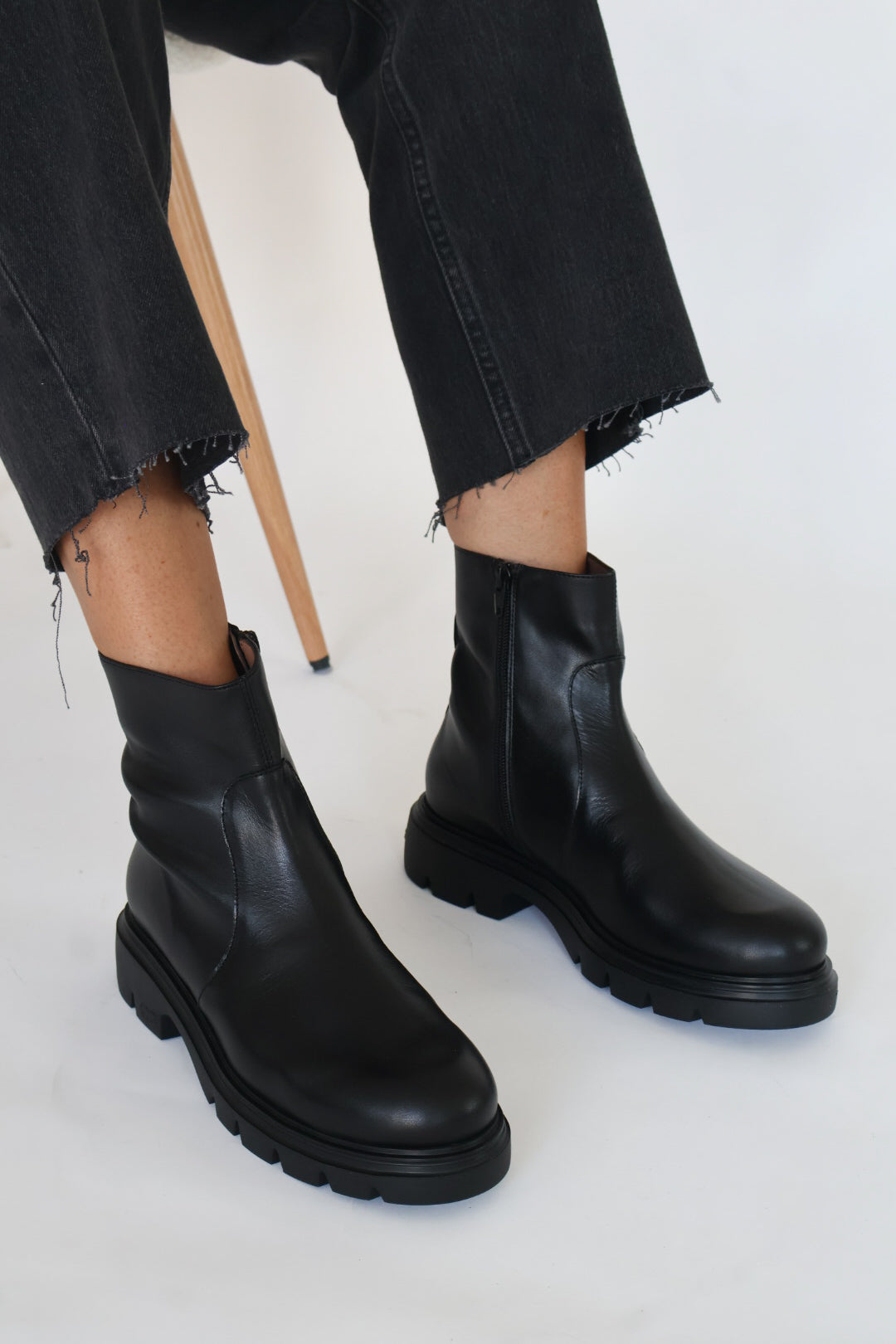 Wonders - A-4305 Black Chelsea Boot
