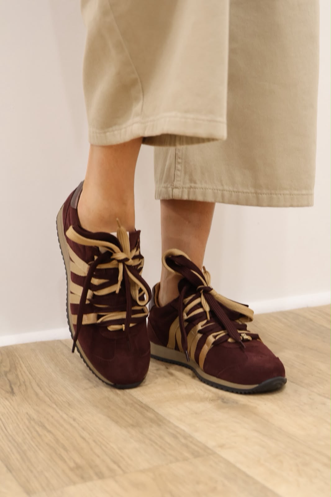 Meline - 722 DM Burgundy Trainer