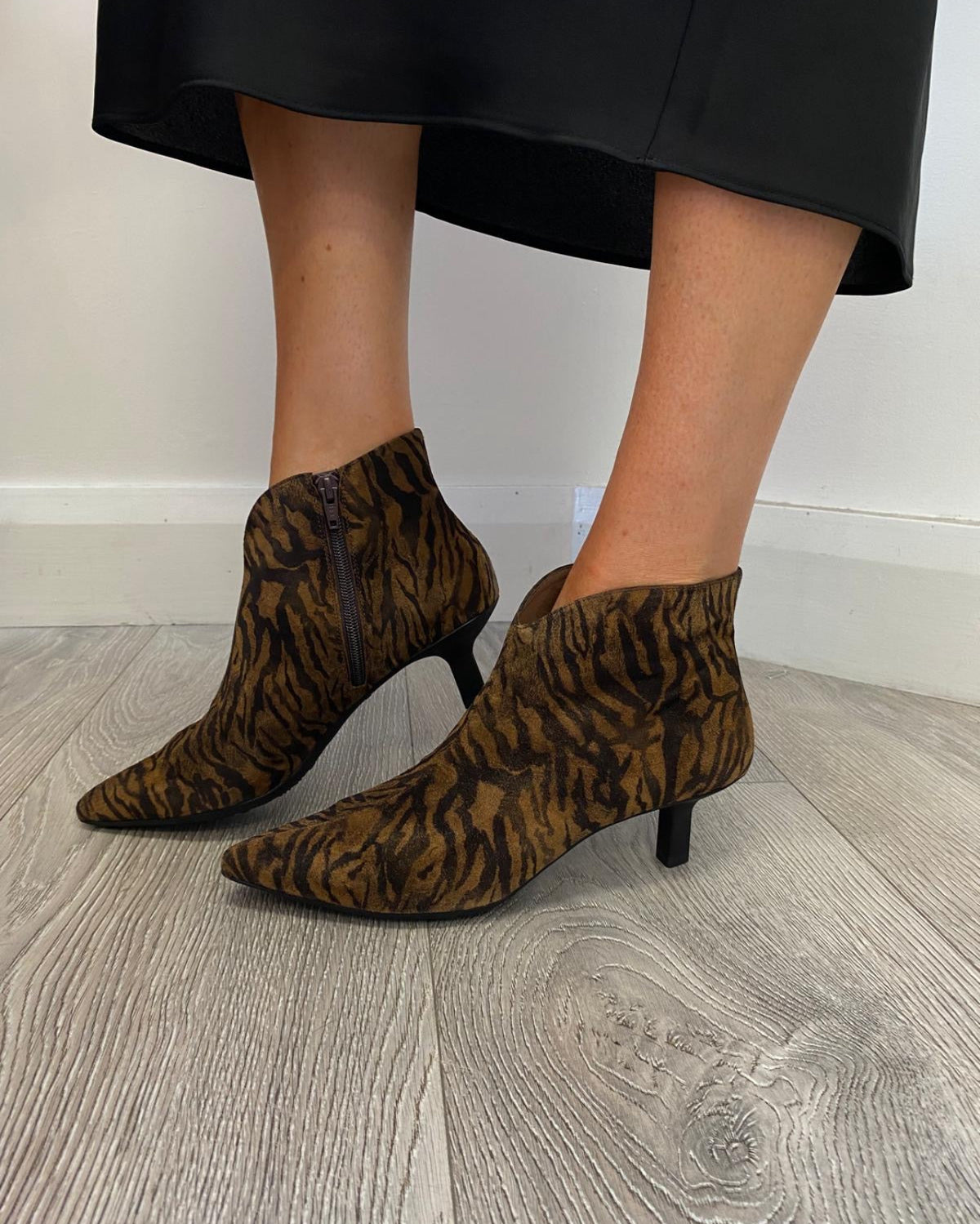 Wonders - G-7120 Brown Zebra Print