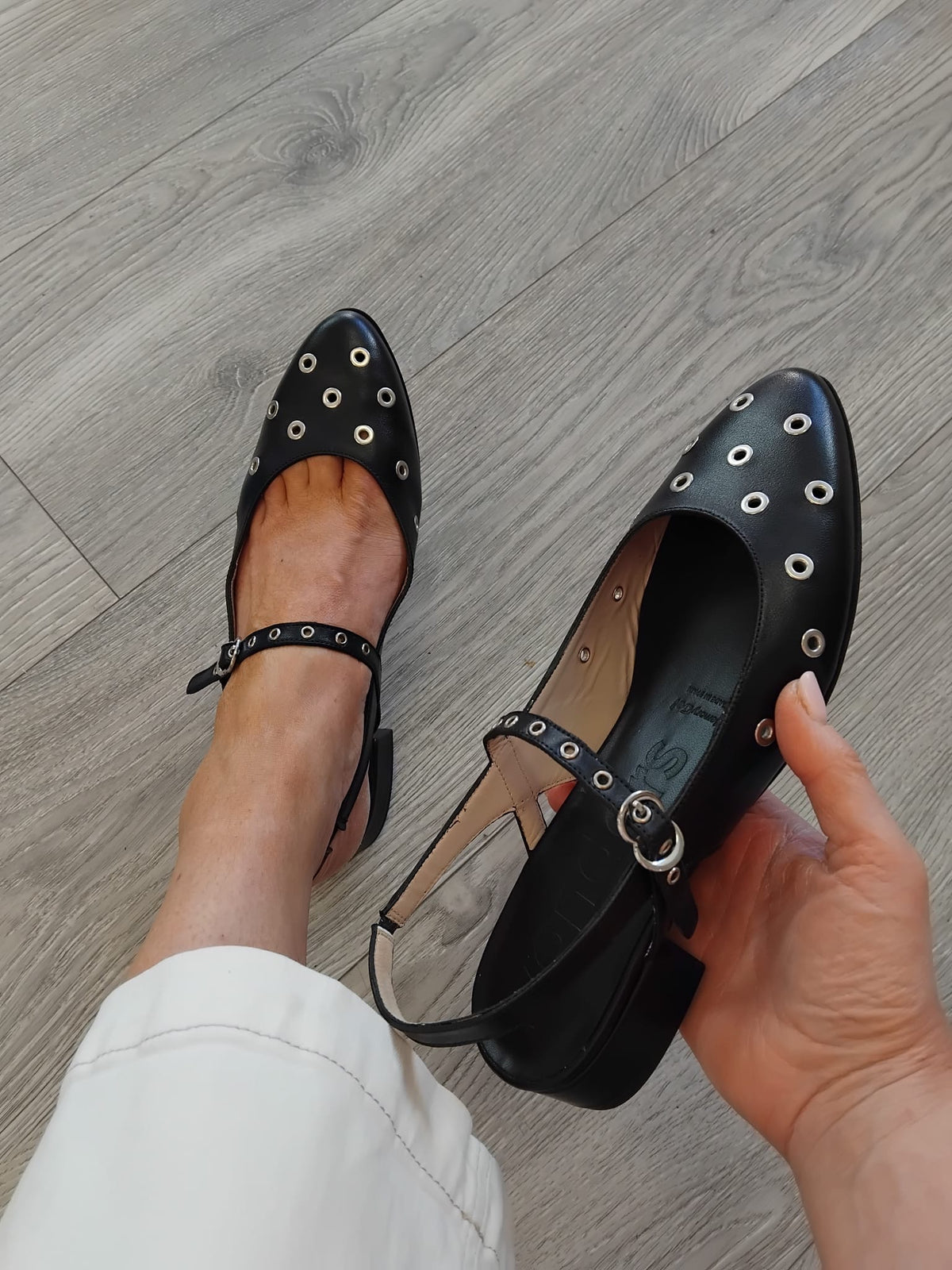 Wonders - B-9731 Black Slingback