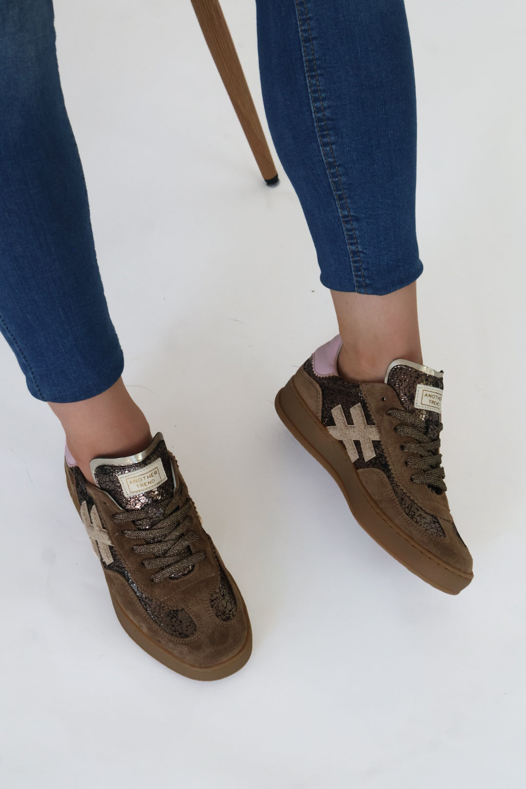 Another Trend - A032 [Tostado] Taupe Suede Trainer