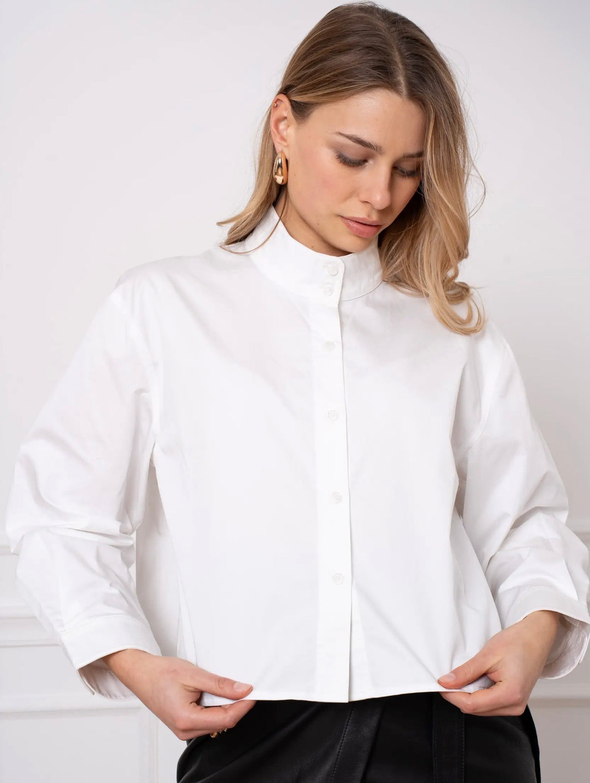 Anna - White High Collared Cropped Shirt