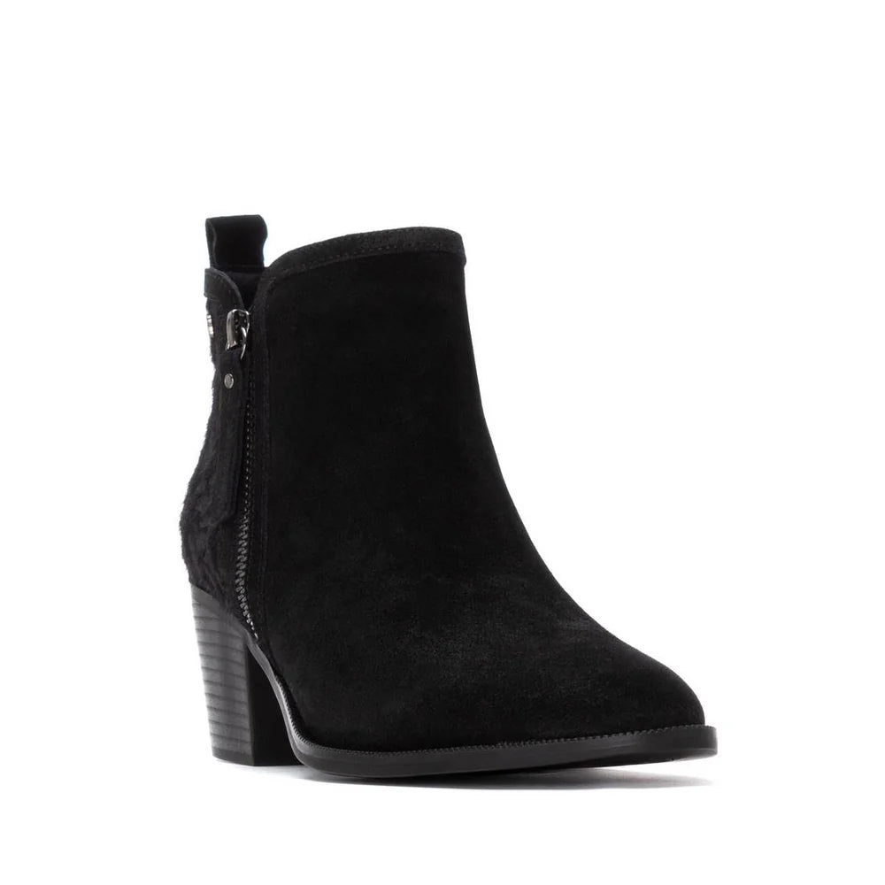 Carmela - 162582 Black Zip Ankle Boot