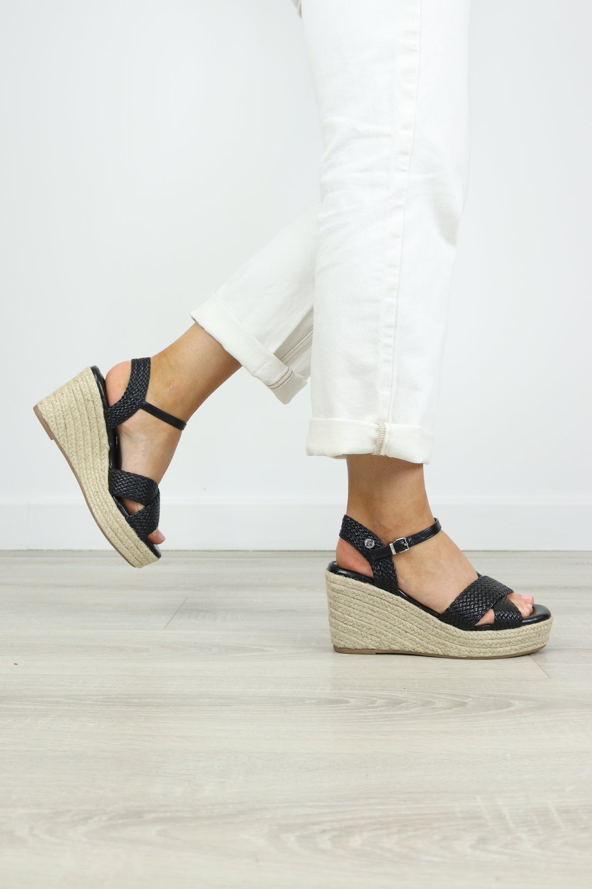 Xti - 145451 Black Wedge Sandal