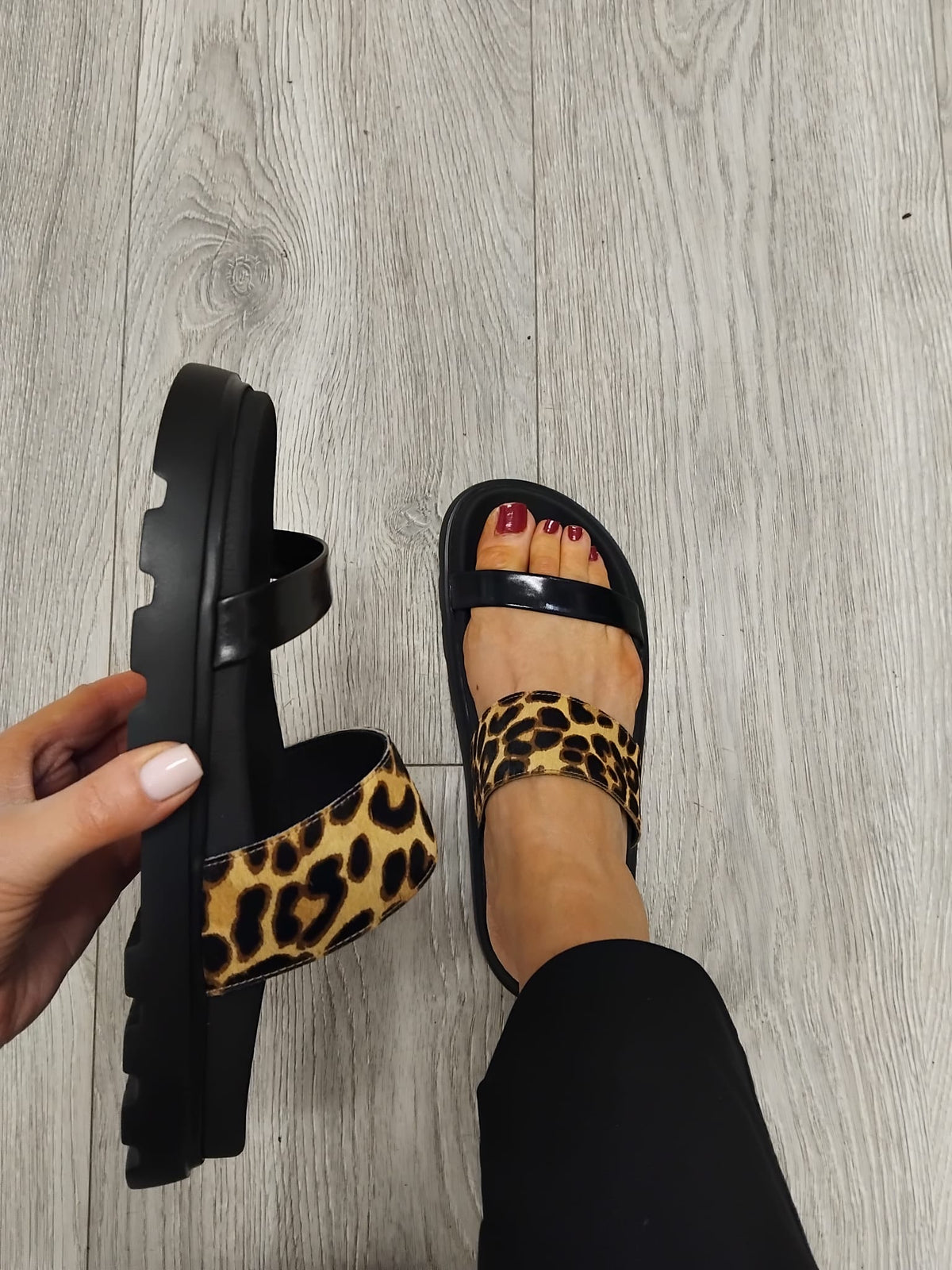 Lodi - HOL5515 Black & Leopard Slider