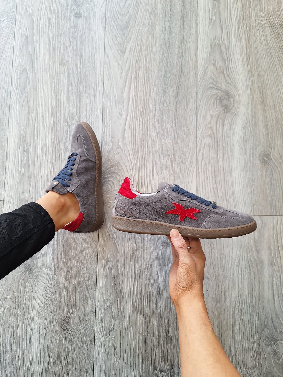 Méliné - 526 R Grey & Red Suede Trainer