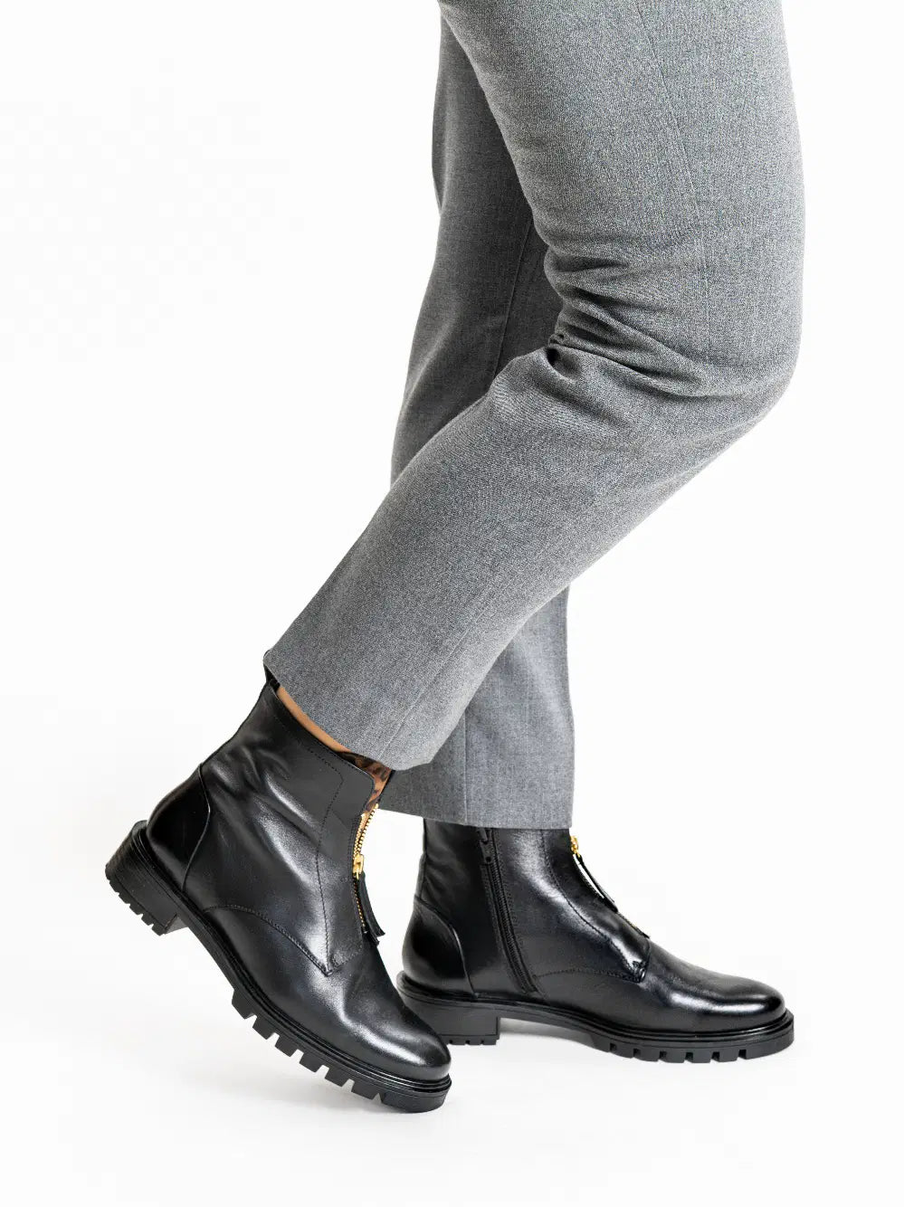 Ara - 29520 Black Zip Ankle Boot