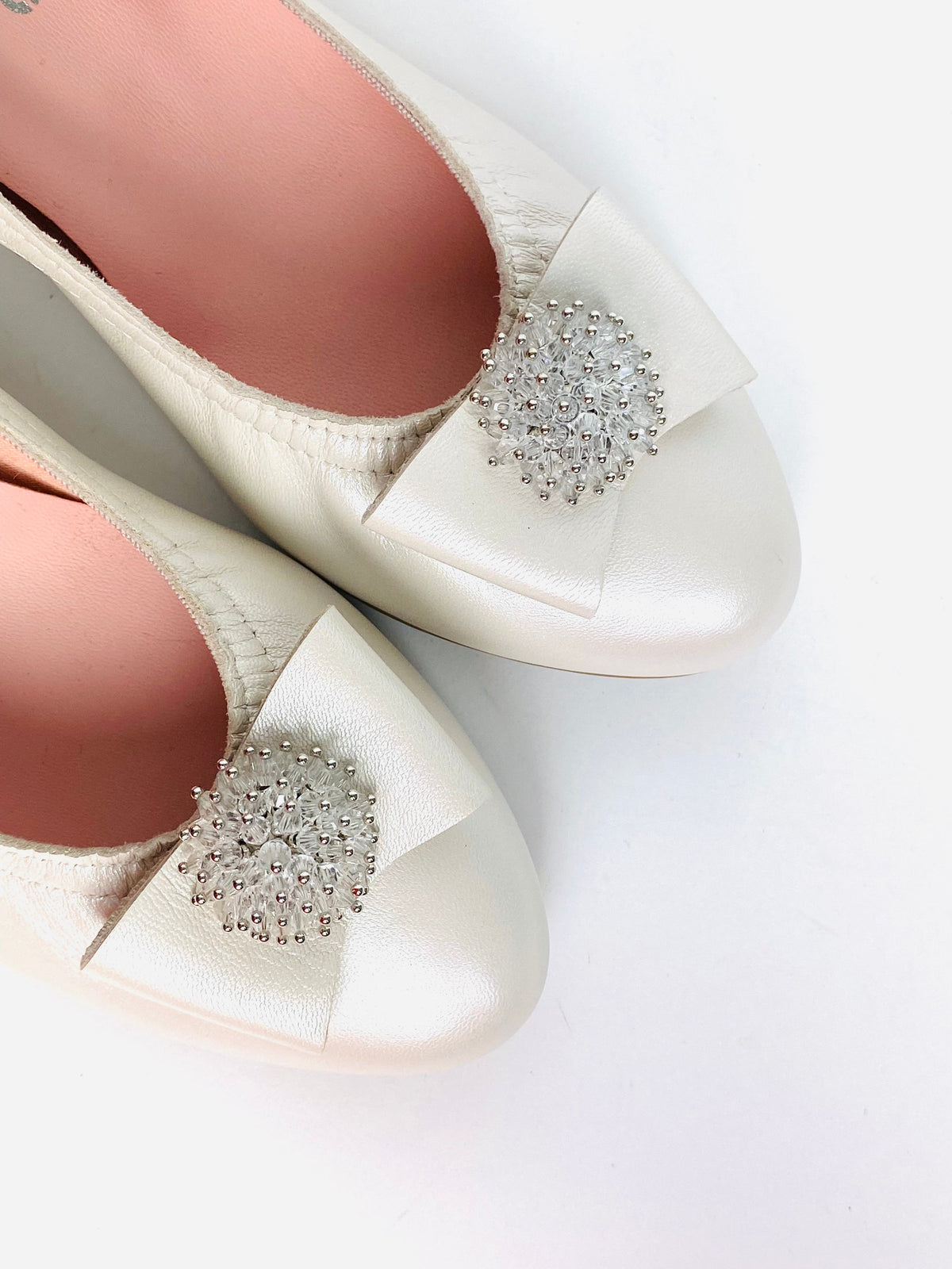 Le Babe - 3047 Ivory leather Cluster Court shoe with a Kitten heel