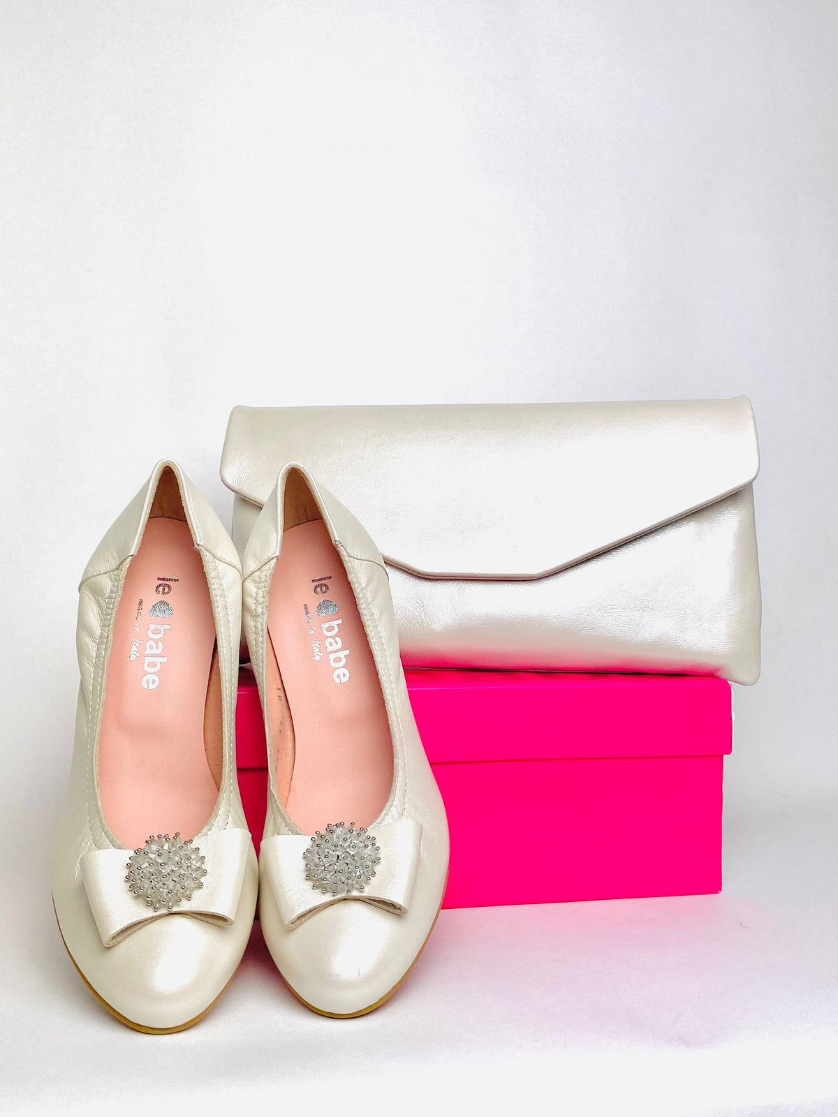 Le Babe - 3047 Ivory leather Cluster Court shoe with a Kitten heel