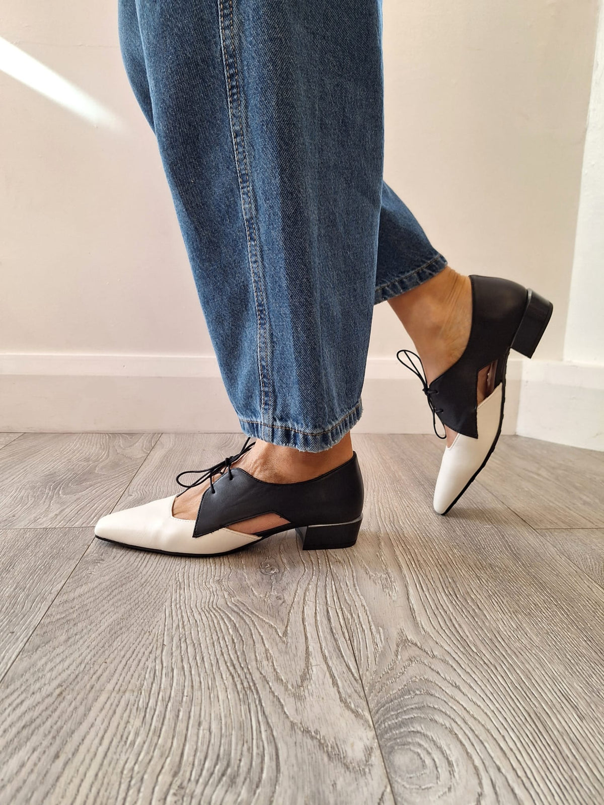 Hispanitas - 264628 Black & White Laced Shoe