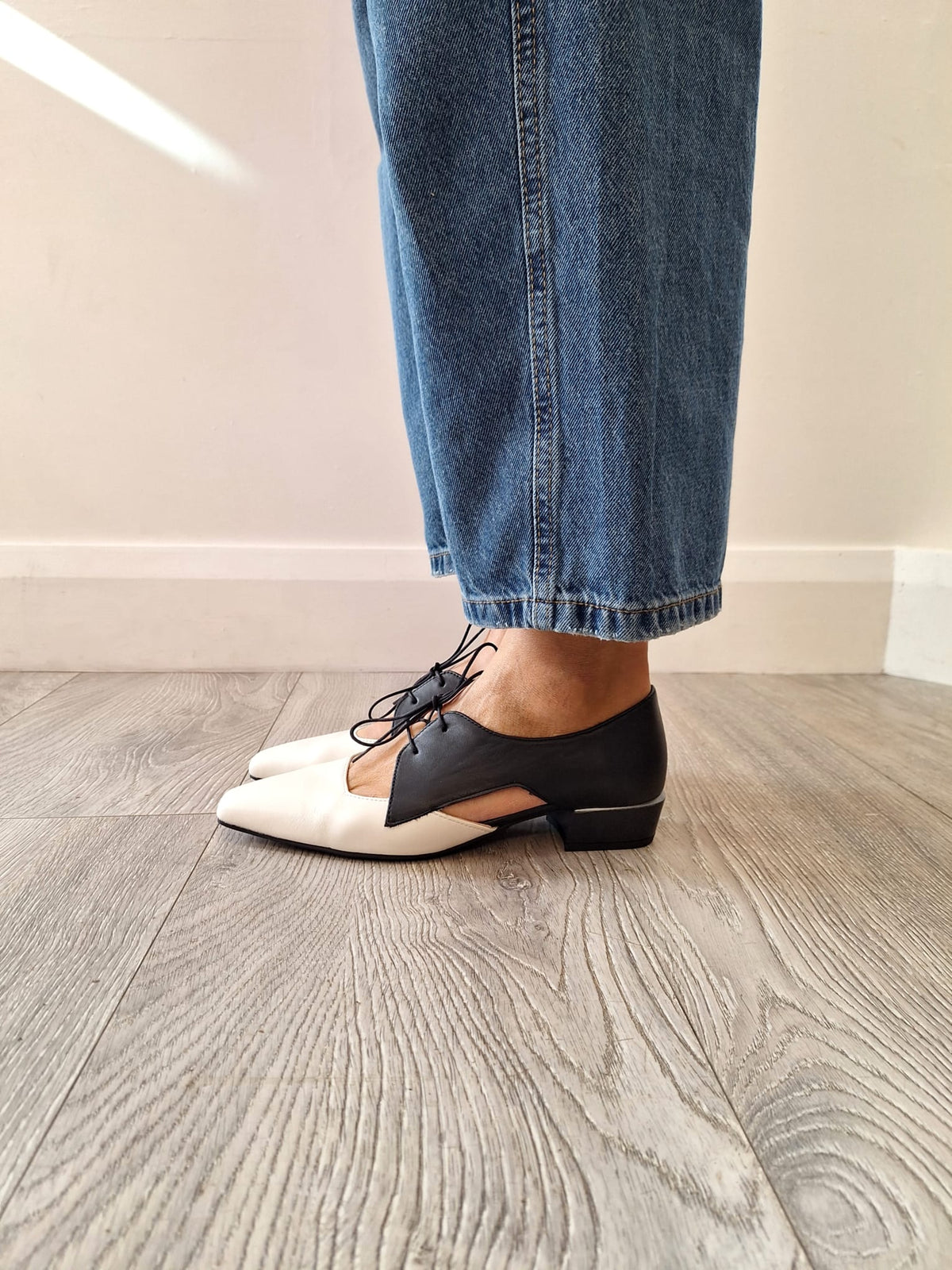 Hispanitas - 264628 Black & White Laced Shoe