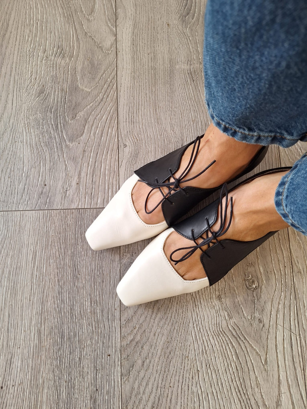 Hispanitas - 264628 Black & White Laced Shoe