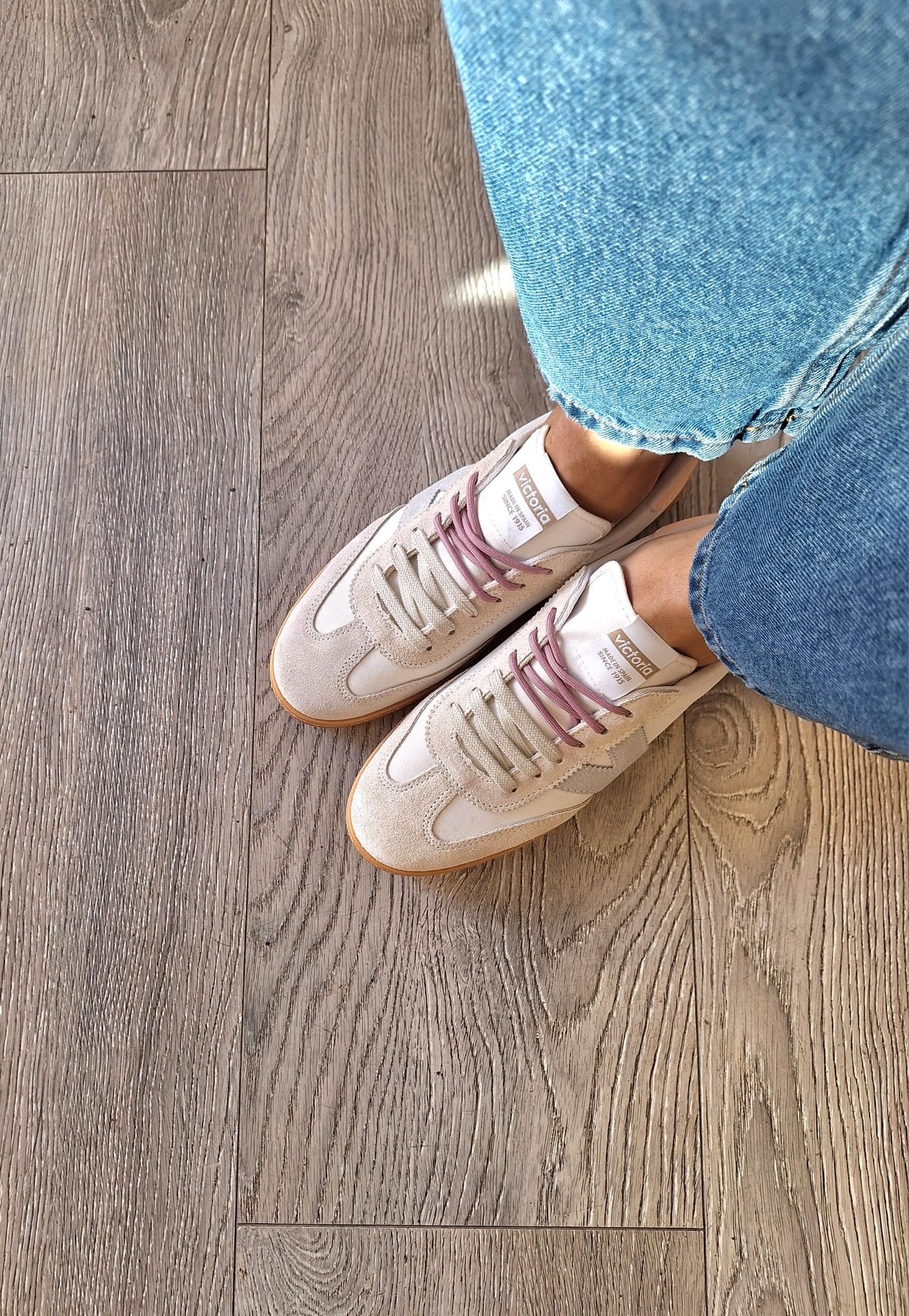 Victoria - 126230 Ivory Multi Trainer