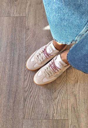 Victoria - 126230 Ivory Multi Trainer