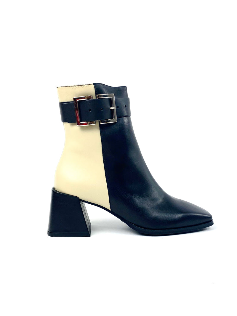 Wonders - H-4350 Black And Cream Buckle Ankle Boot