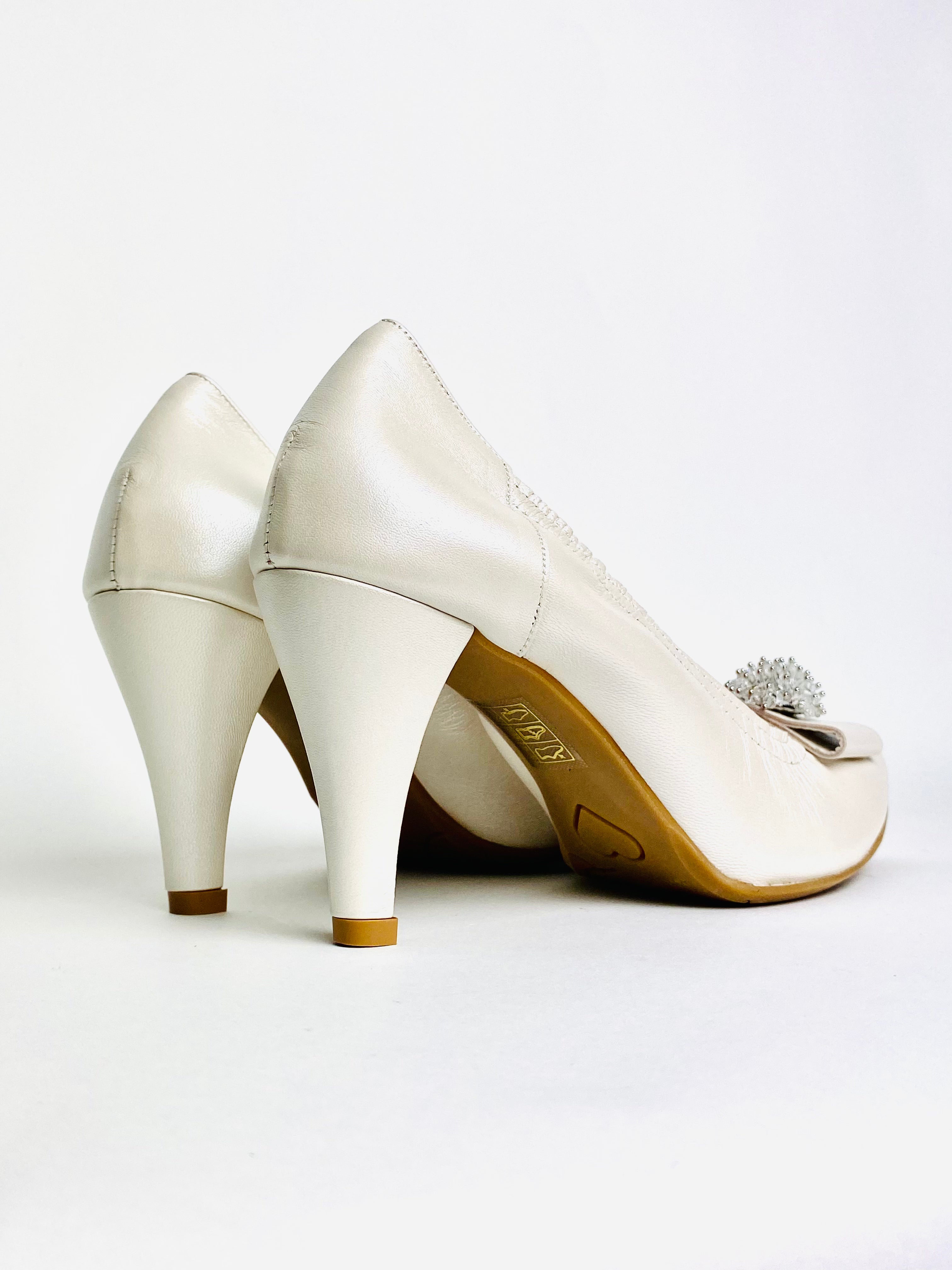 Le Babe Ivory Cluster Med Heel Court Shoe Murphys Shoe Store Limited